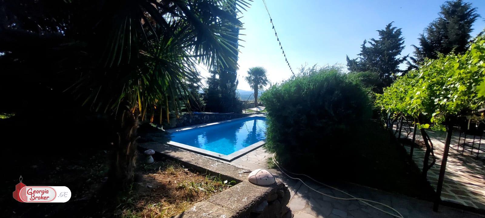 продается дом с новым ремонтом 10-комнат